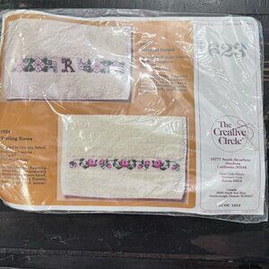 NEW Vintage 1983 Oriental‎ Initial Hand Towel The Creative Circle Kit #1623